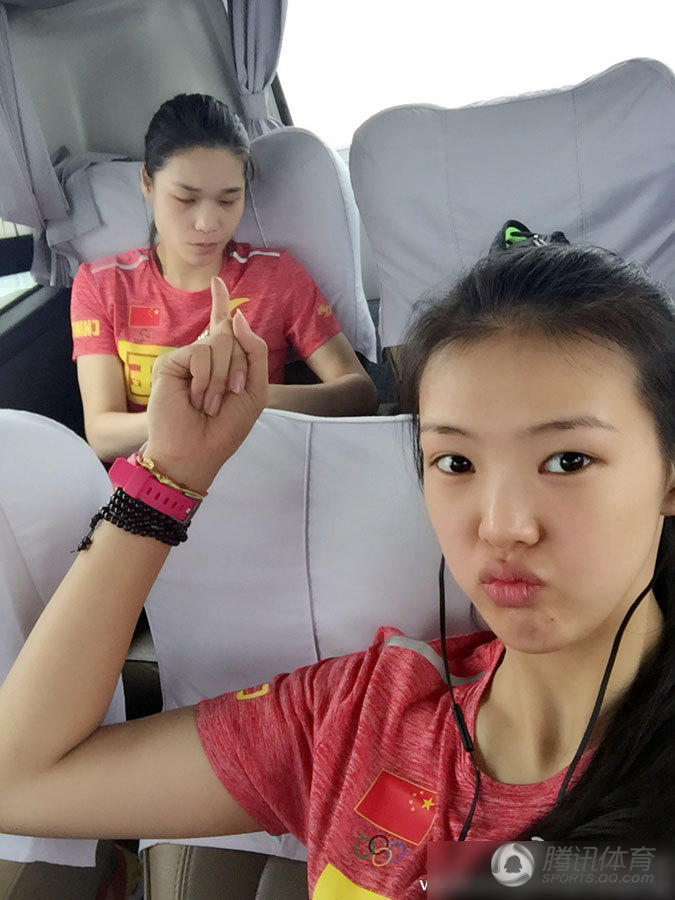 女排小将张常宁自拍鼓劲 秀幸运荷包求必胜