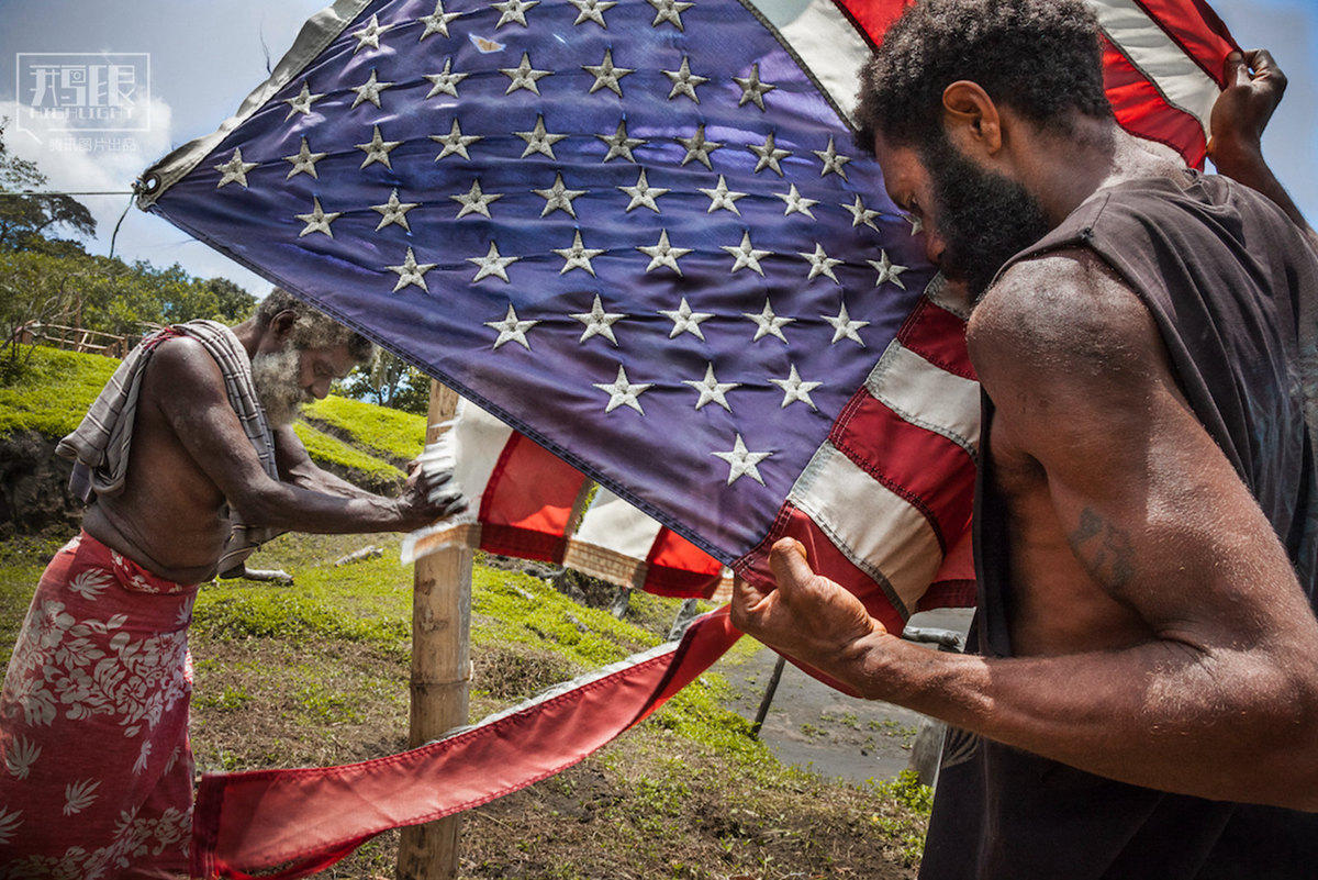 这些小岛居民将西方货物当做宗教崇拜(组图)