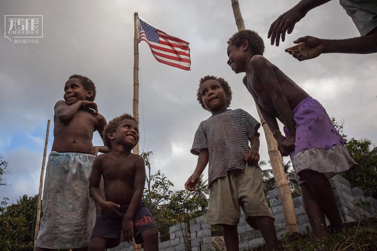 这些小岛居民将西方货物当做宗教崇拜(组图)