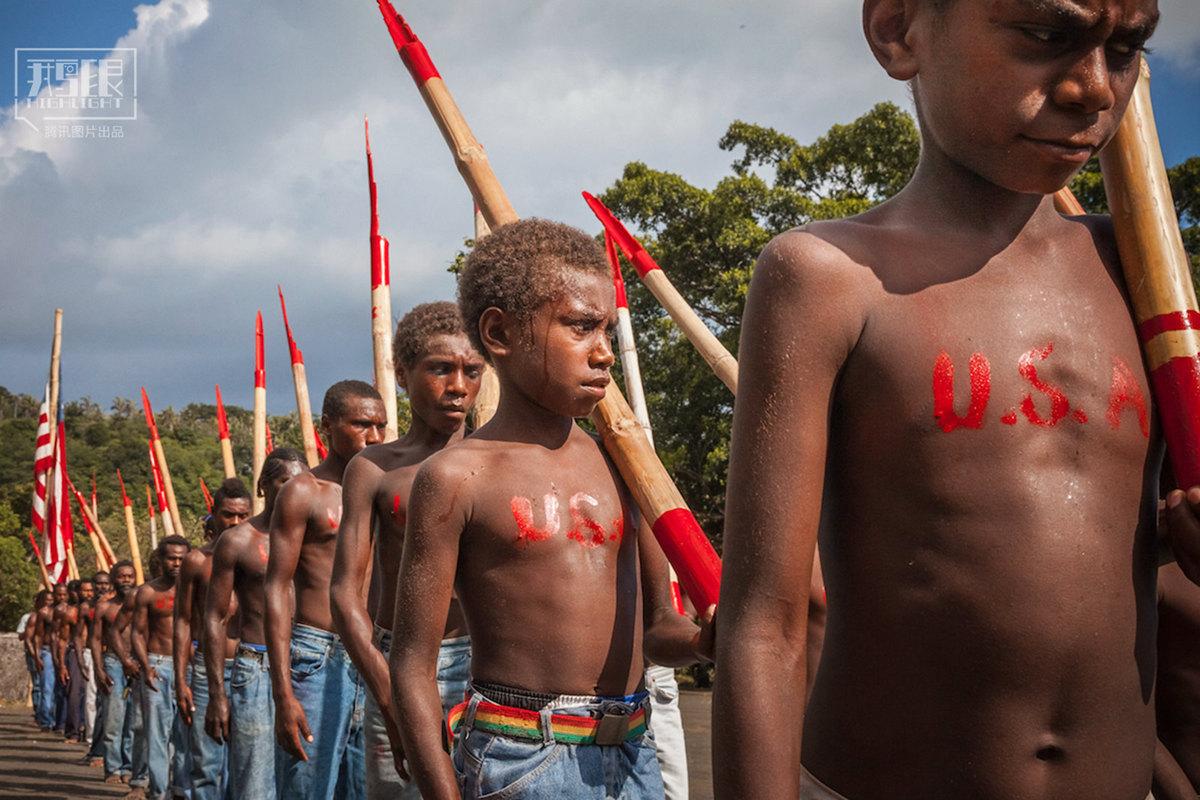 这些小岛居民将西方货物当做宗教崇拜(组图)