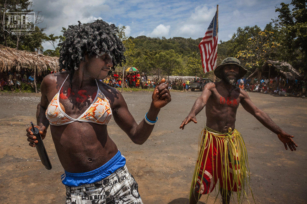 这些小岛居民将西方货物当做宗教崇拜(组图)