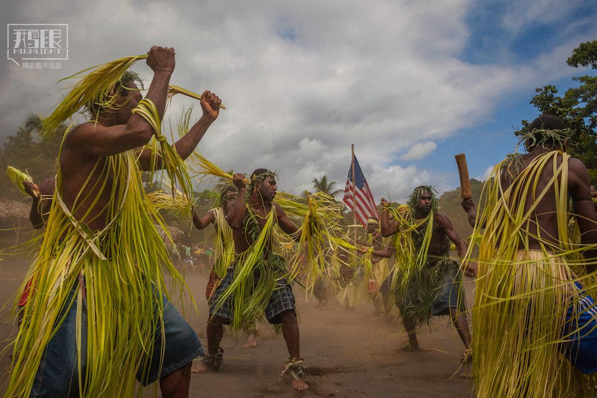 这些小岛居民将西方货物当做宗教崇拜(组图)