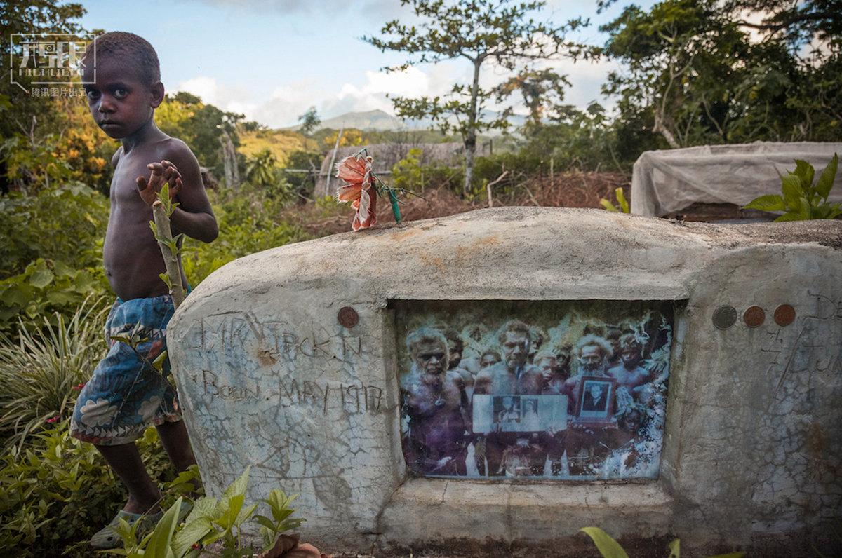 这些小岛居民将西方货物当做宗教崇拜(组图)
