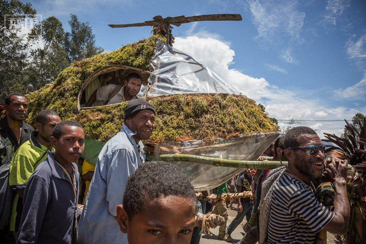 这些小岛居民将西方货物当做宗教崇拜(组图)