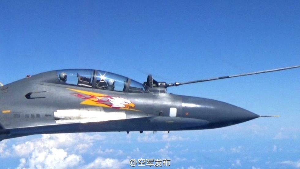 中国空军多型战机赴南沙岛礁和黄岩岛战斗巡航