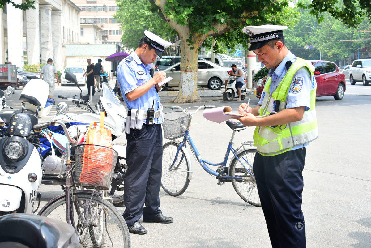 撞车双方为20元修车费相持近5小时 - 新鲜的