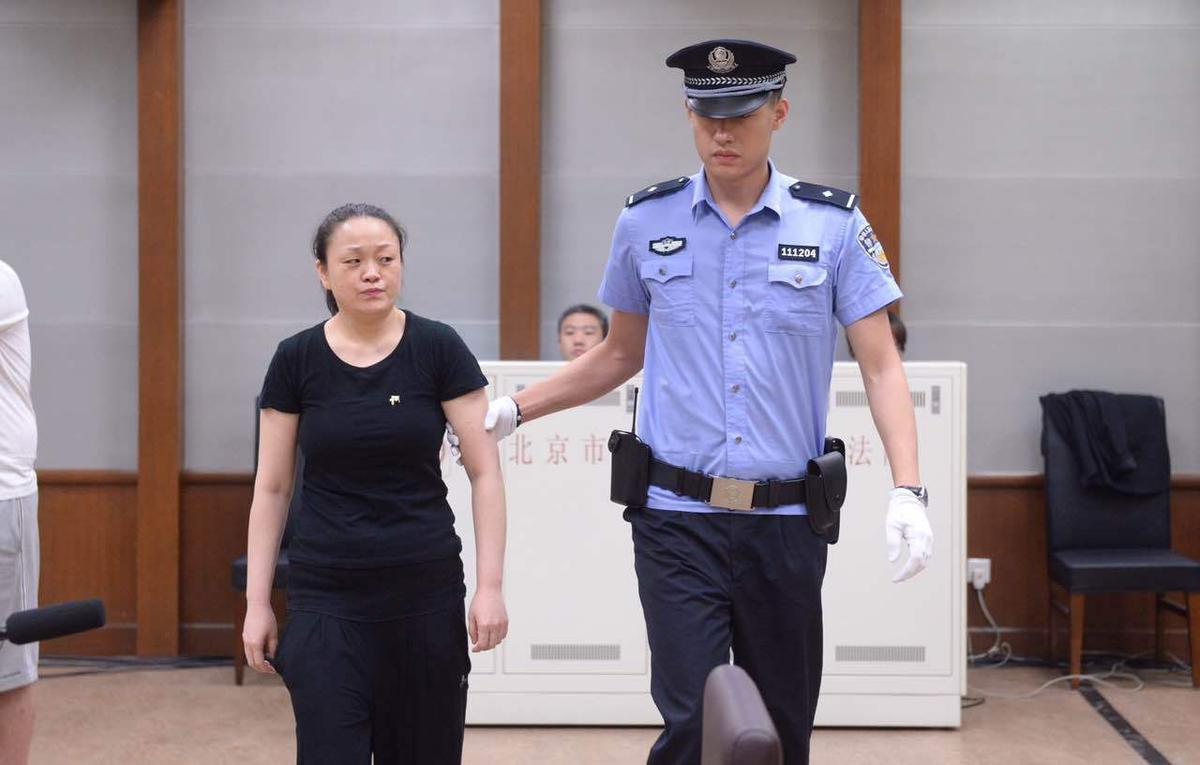 女子问母要钱被拒下毒手 尸体藏家发臭才发现