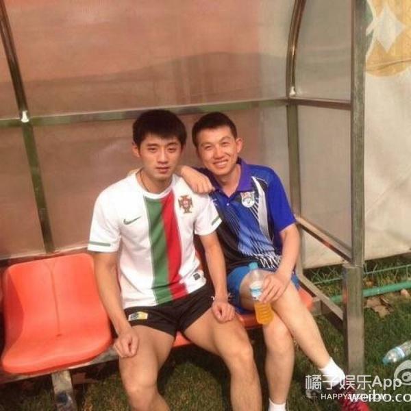鹿晗张继科互关了,c罗两大迷弟达成历史性会晤