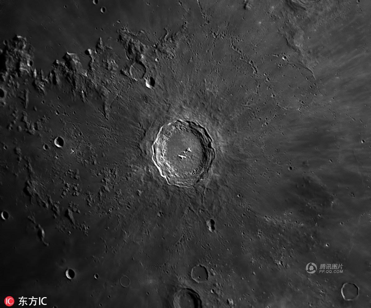英男子自家后院搭天文台 拍下震撼太空美景
