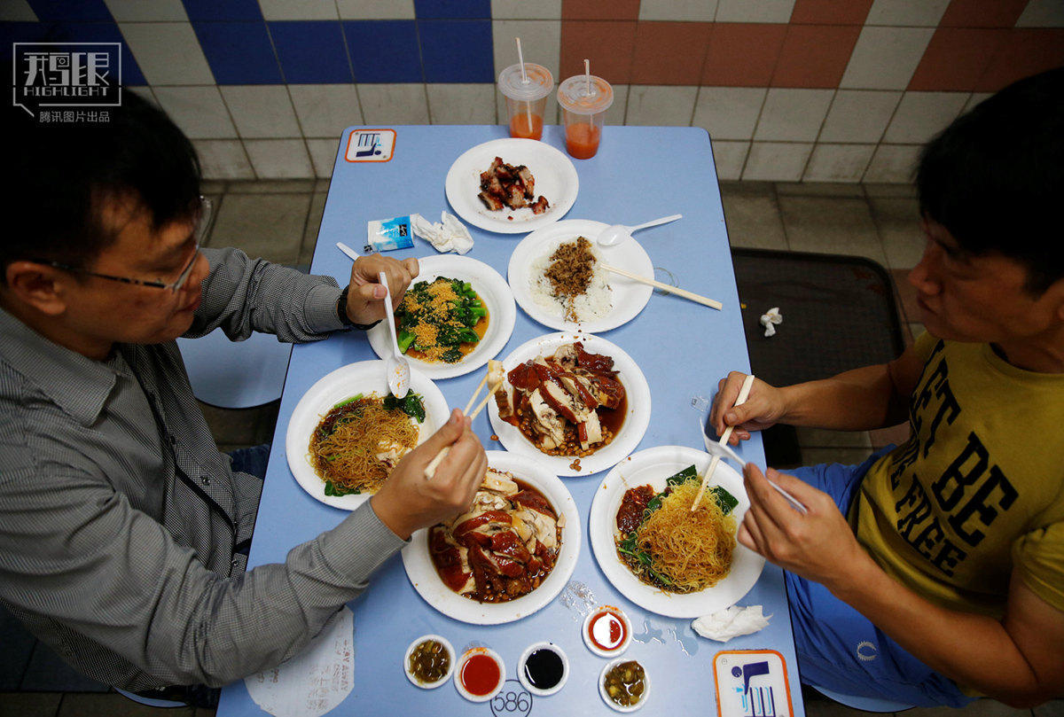 探秘久负盛名的新加坡美食街 米其林摊主不涨价 图片故事 宝应生活网 爱宝应爱生活