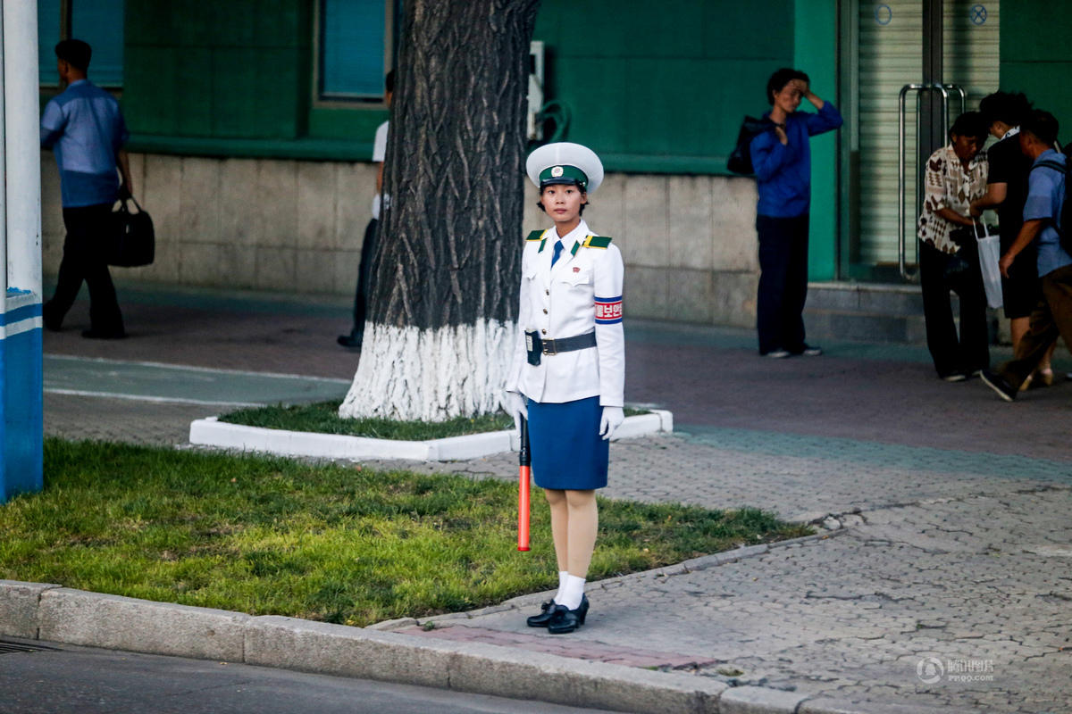 朝鲜街头女交警英姿飒爽 成为一道靓丽风景线(图)