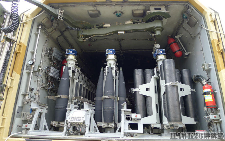 供弹车内的炮弹和发射药筒 文章链接:http/news.qq.