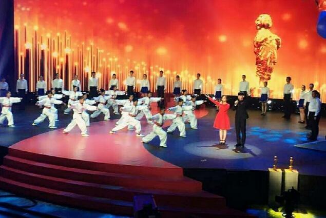 林妙可时隔8年再穿红裙登台 可找回当年记忆?(图)