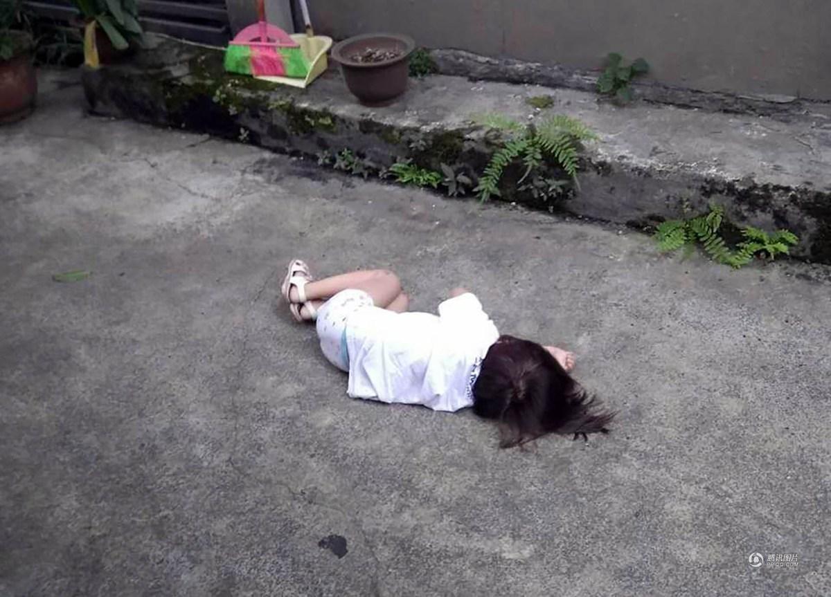 周公解梦，梦见被扔下楼死亡的小女孩坐在晾衣竿上唱歌
