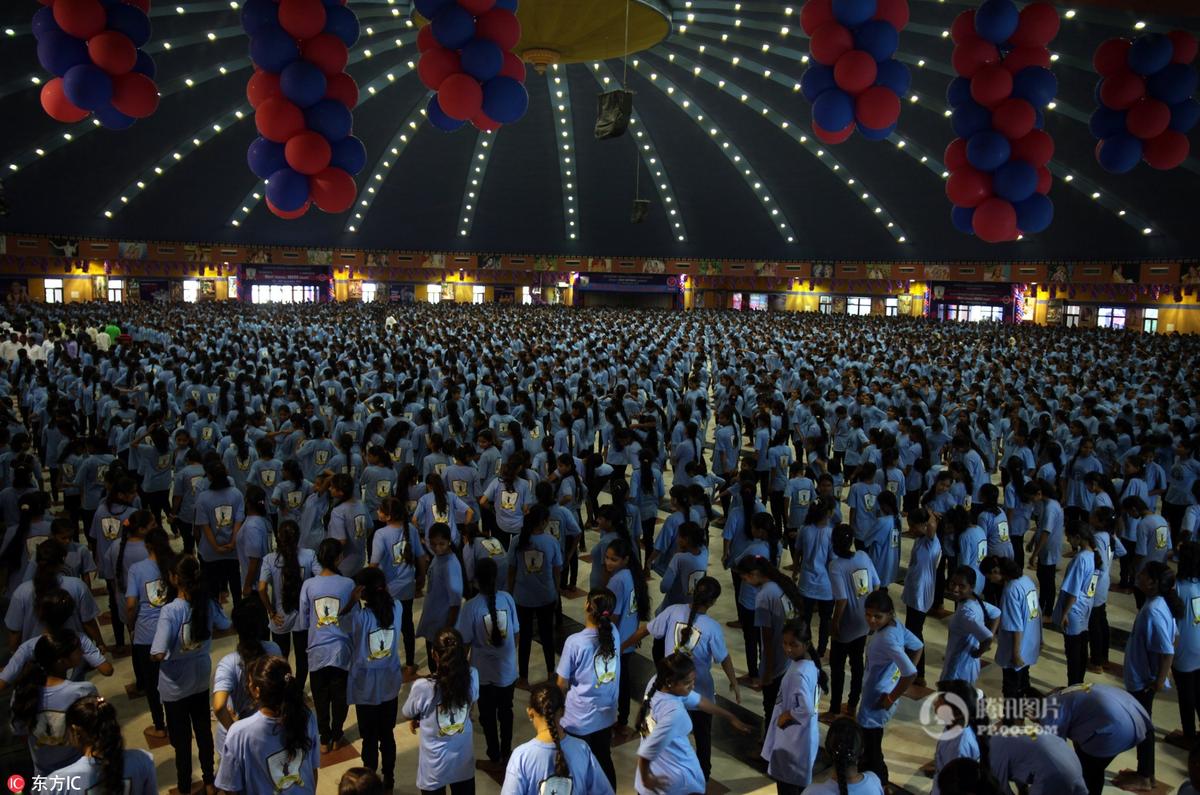 好魔性！印度超过6000名女生集体学习防身术(图)