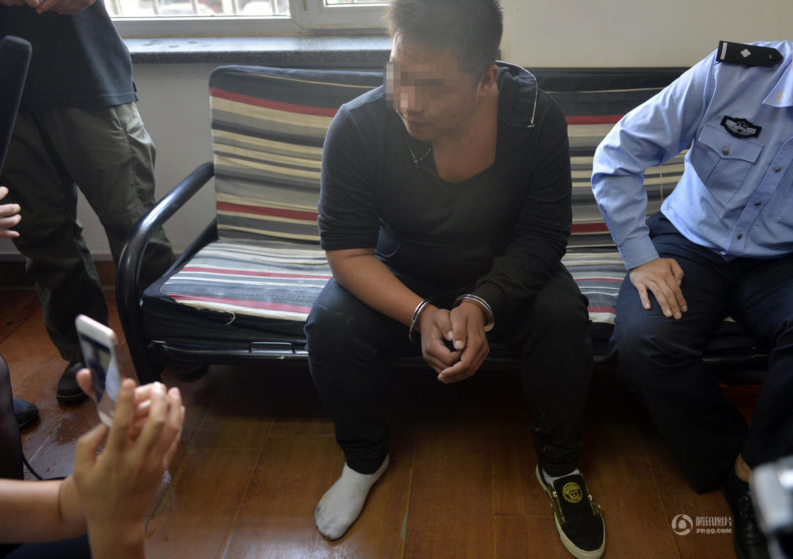 沈阳“跑车男”毒驾连撞九车 被警察鸣枪制伏(图)