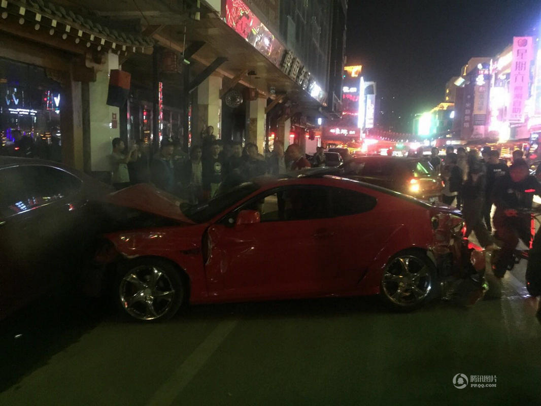 沈阳“跑车男”毒驾连撞九车 被警察鸣枪制伏(图)