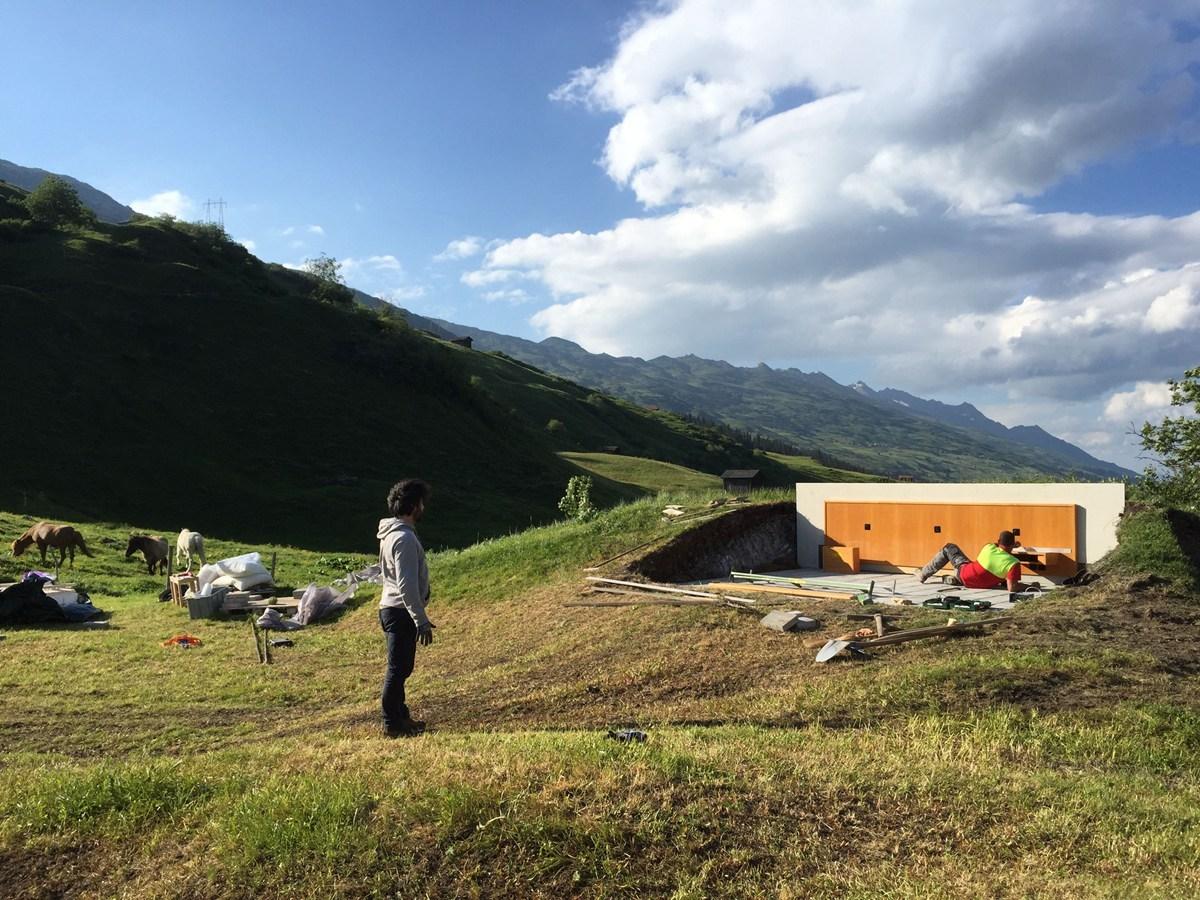 全球首家无墙无顶酒店 抬头是天四面是风景(组图)