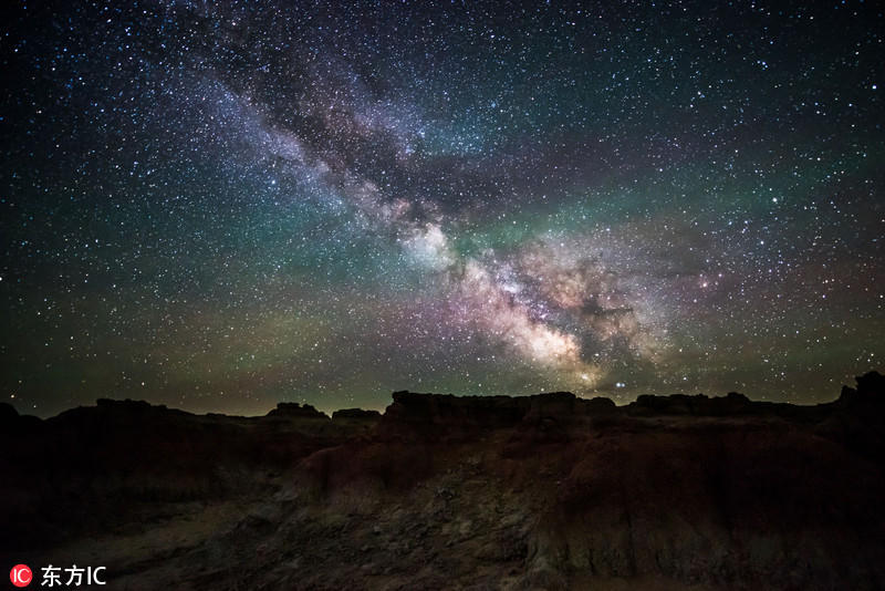 摄影师延时拍摄天空 星空璀璨美到窒息