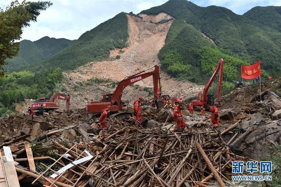 浙江遂昌滑坡现场：小猪为救援人员&quot;带路&quot;(组图)