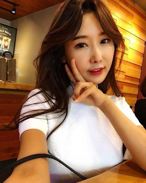 韩国48岁女医生逆天童颜走红网络(组图)