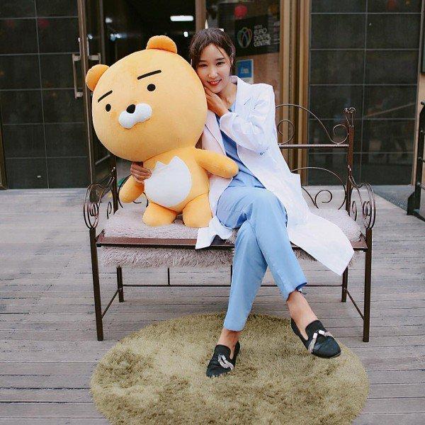 韩国48岁女医生逆天童颜走红网络(组图)