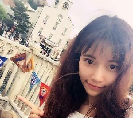 张靓颖否认冯轲有小三:不要损害一个女孩的名