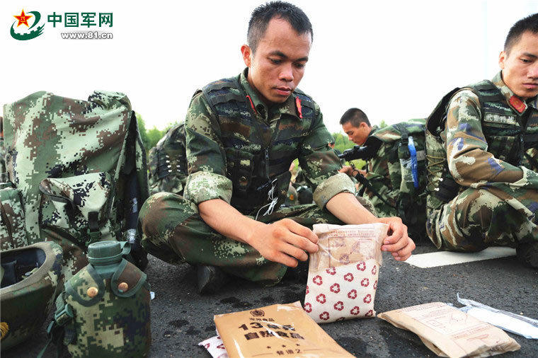 武警部队新型野战食品,有没有馋到你?