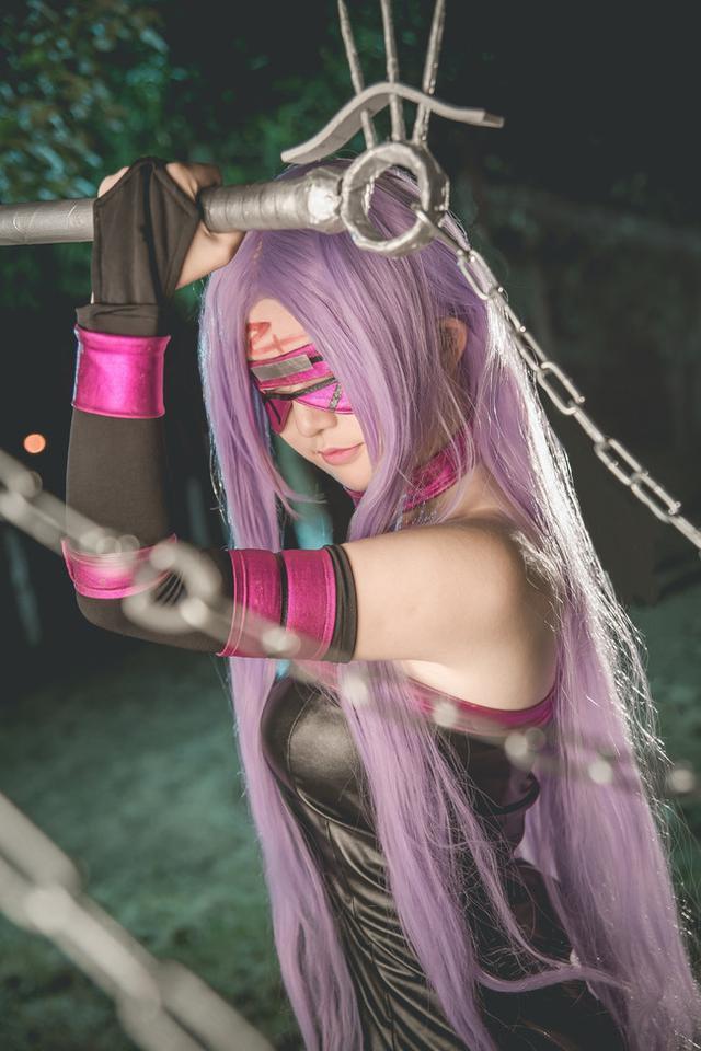 紧身皮衣曲线毕露 《fate》美杜莎性感cos