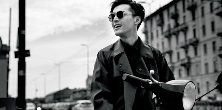 胡歌最新大片创意十足 穿越时空来与自己称兄道弟