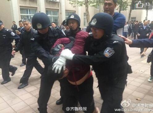 济南: 歹徒持刀闯入中学砍人 百余干警强攻救人质