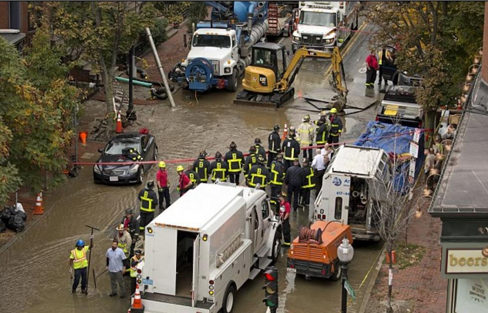 美国波士顿水管爆裂 工人目睹两位同事被淹死(图)