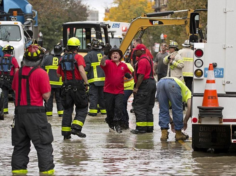 美国波士顿水管爆裂 工人目睹两位同事被淹死(图)