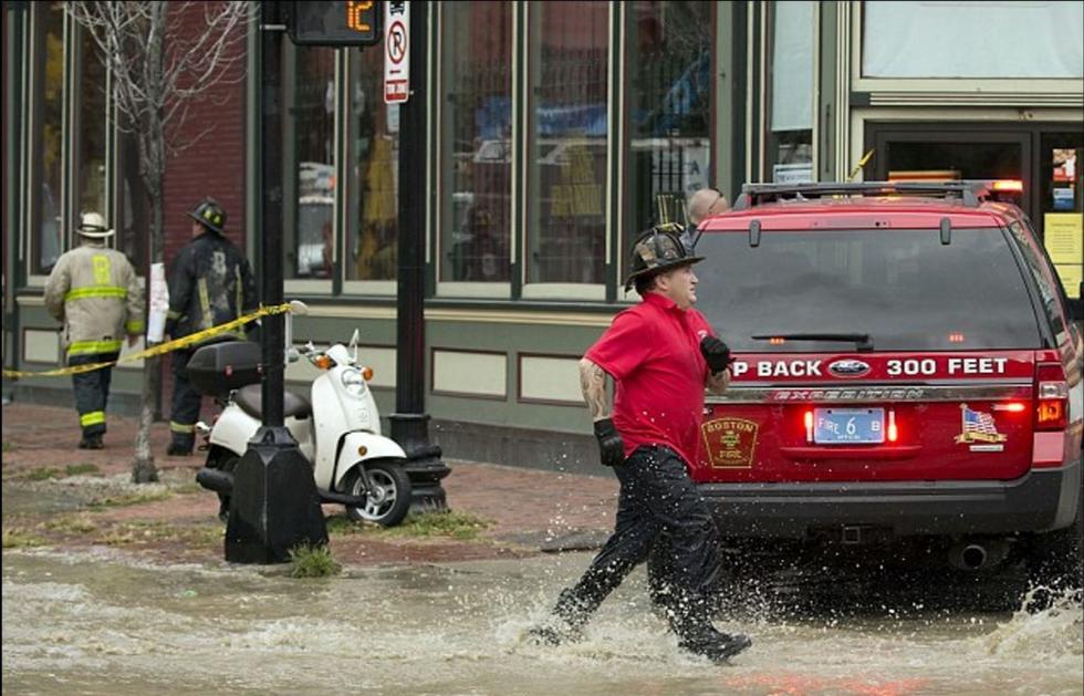 美国波士顿水管爆裂 工人目睹两位同事被淹死(图)