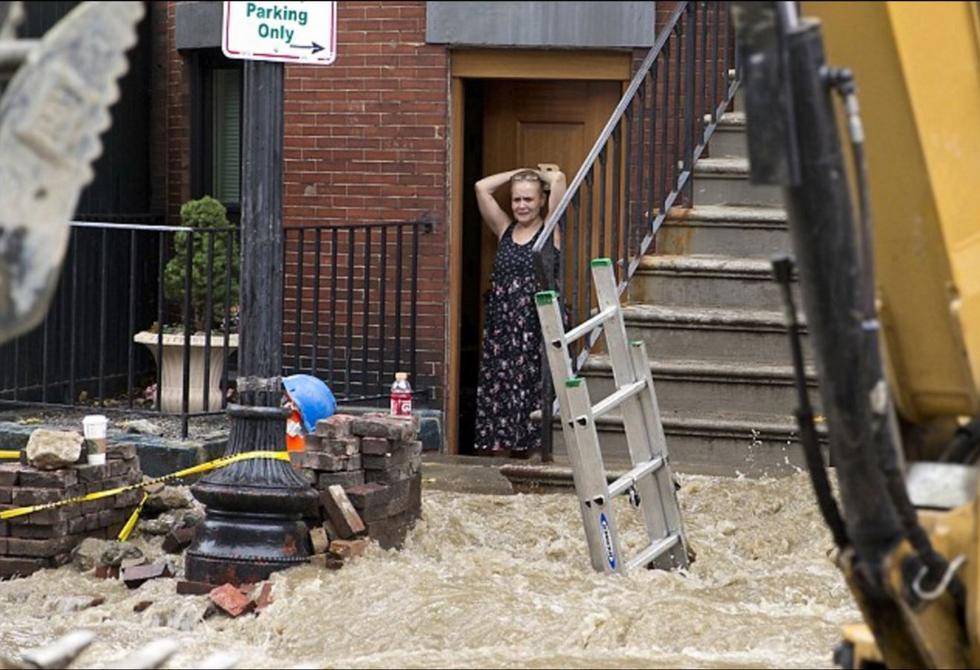 美国波士顿水管爆裂 工人目睹两位同事被淹死(图)