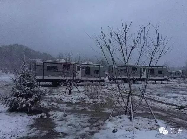 北京首场雪降落延庆海坨山 呈&quot;海坨戴雪&quot;景观(图)