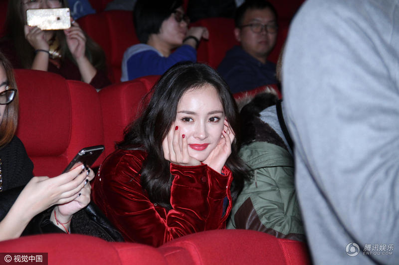 杨幂助阵霍建华新片 台上送抱台下娇羞(组图)