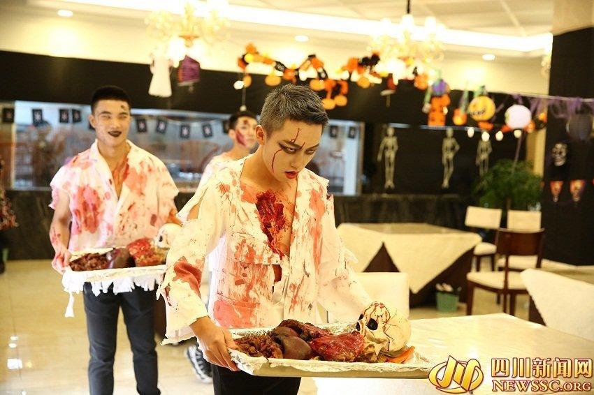 敢吃吗?高校食堂万圣节推"人体"大餐(高清组图)