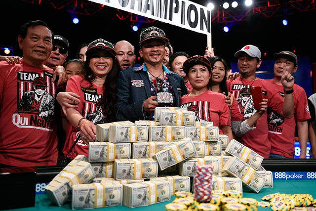 昔日美甲小哥获德州扑克大赛冠军 赢5400万现金奖