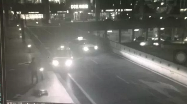 无锡一男子投诉出租车绕路拒付钱 司机挥拳欲