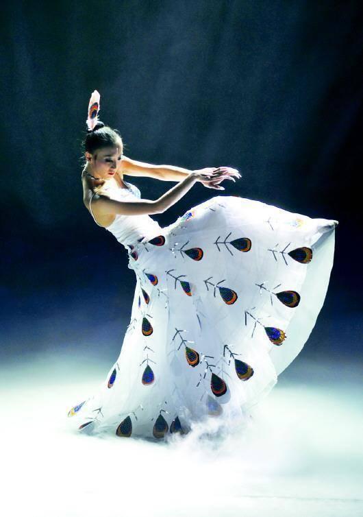 杨丽萍孔雀舞接班人曝光,小彩旗与之擦肩而过(图)