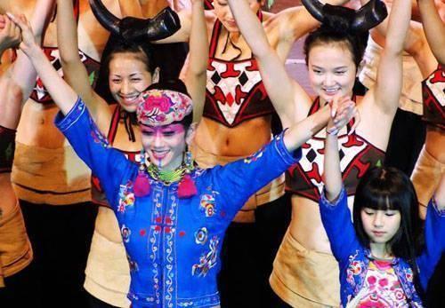 杨丽萍孔雀舞接班人曝光,小彩旗与之擦肩而过(图)