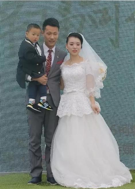 一场提前20多年的婚礼 主角是3岁儿子和28岁母亲