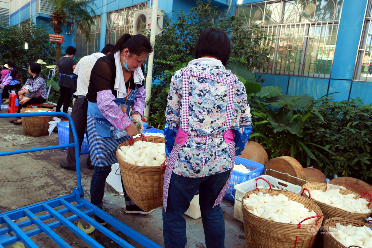 深圳3万黄氏宗亲吃盆菜祭祖 设宴3200桌 (组图)