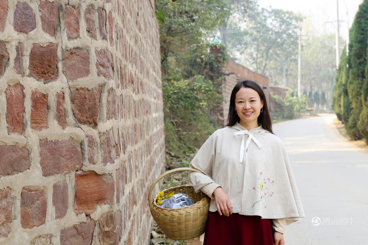 80后姑娘弃城市百万住房 回农村种地住窑洞(组图)