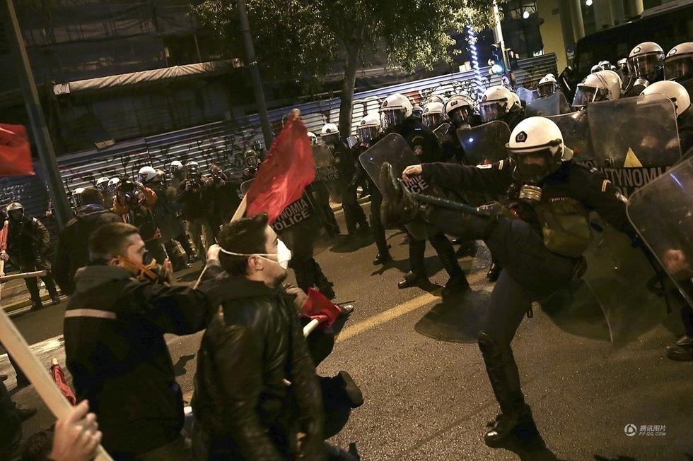 希腊大规模示威抗议奥巴马到访 警察使用催泪弹