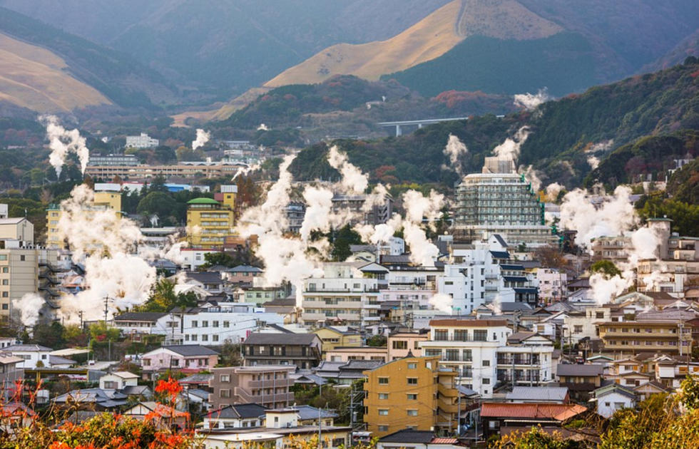 日本小镇热成“地狱” 有3千多个火山温泉 (组图)