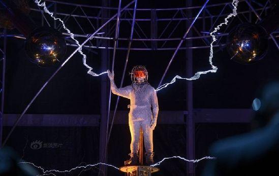 活埋,溺水,枪击…他与死神8次擦肩而过 (组图)