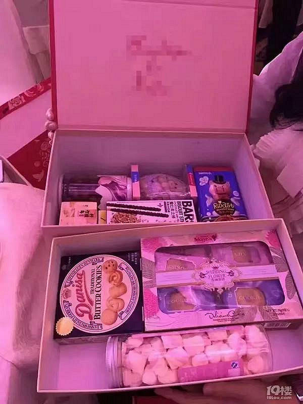 浙江土豪婚礼:上海台主持人朱桢主持 来宾送金块