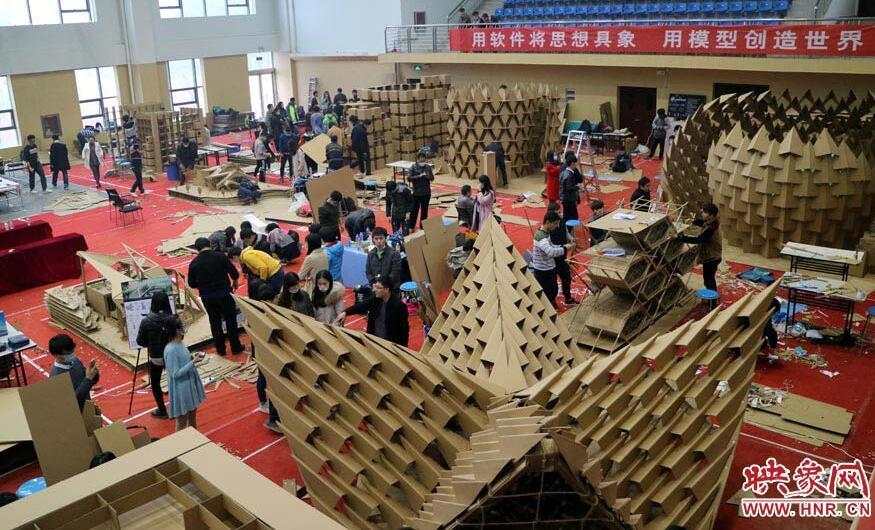 河南大学生建筑模型大赛 瓦楞纸作品惊艳全场